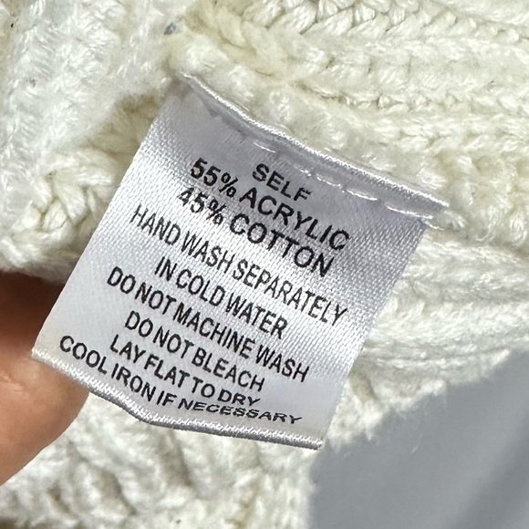 Button + Brim white cropped ribbed sweater size M/L - Picture 6 of 7